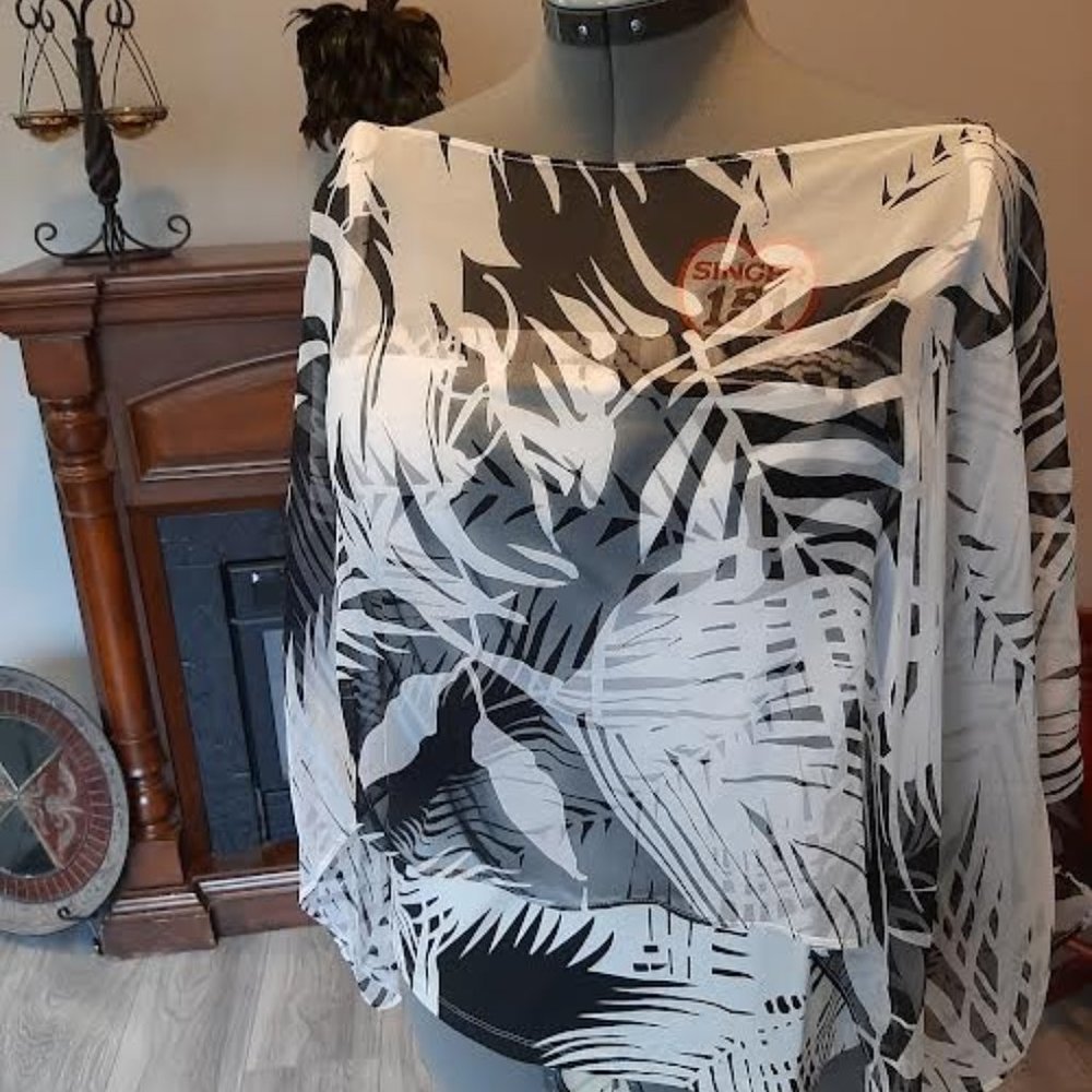 Due' Pea Due' NWT ladies 2 piece tank/overshirt black & white leaf size 14